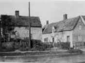 Great North Rd - old cottages